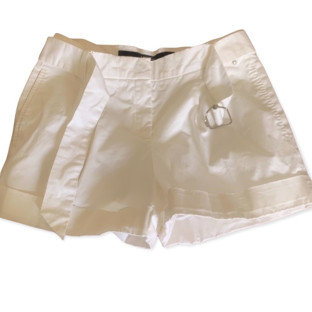 Escada Amazing‎ White Shorts never worn Size XS (Escada 34).